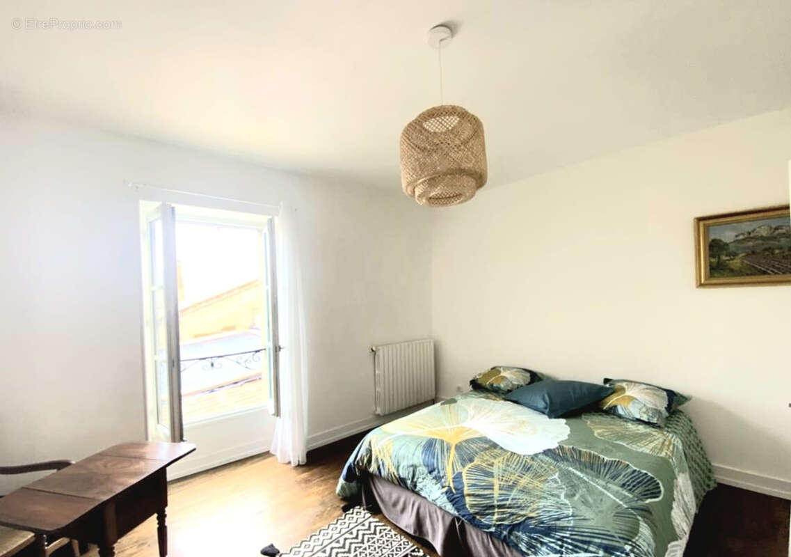 Appartement à SALLES-DE-BELVES