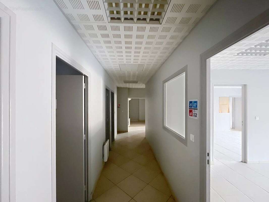 Commerce à AULNOIS-SOUS-LAON