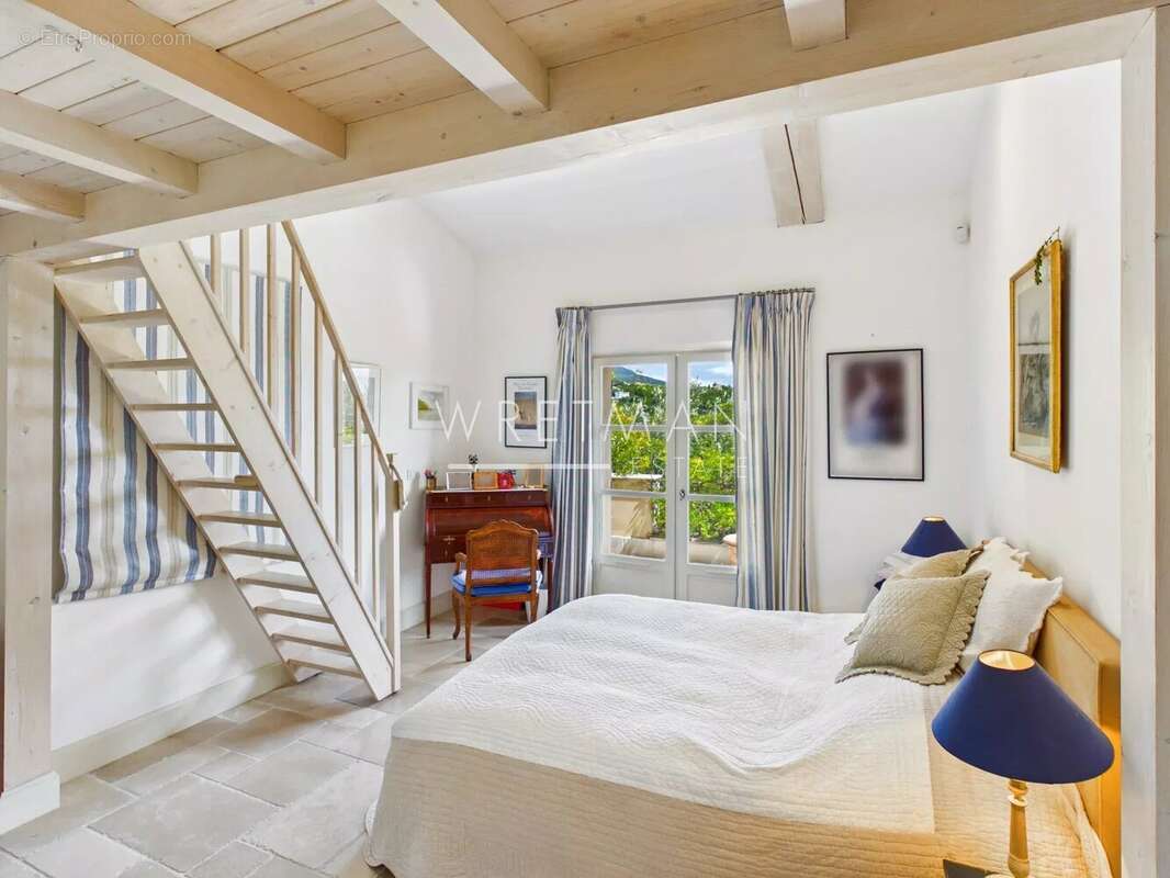Maison à CHATEAUNEUF-GRASSE