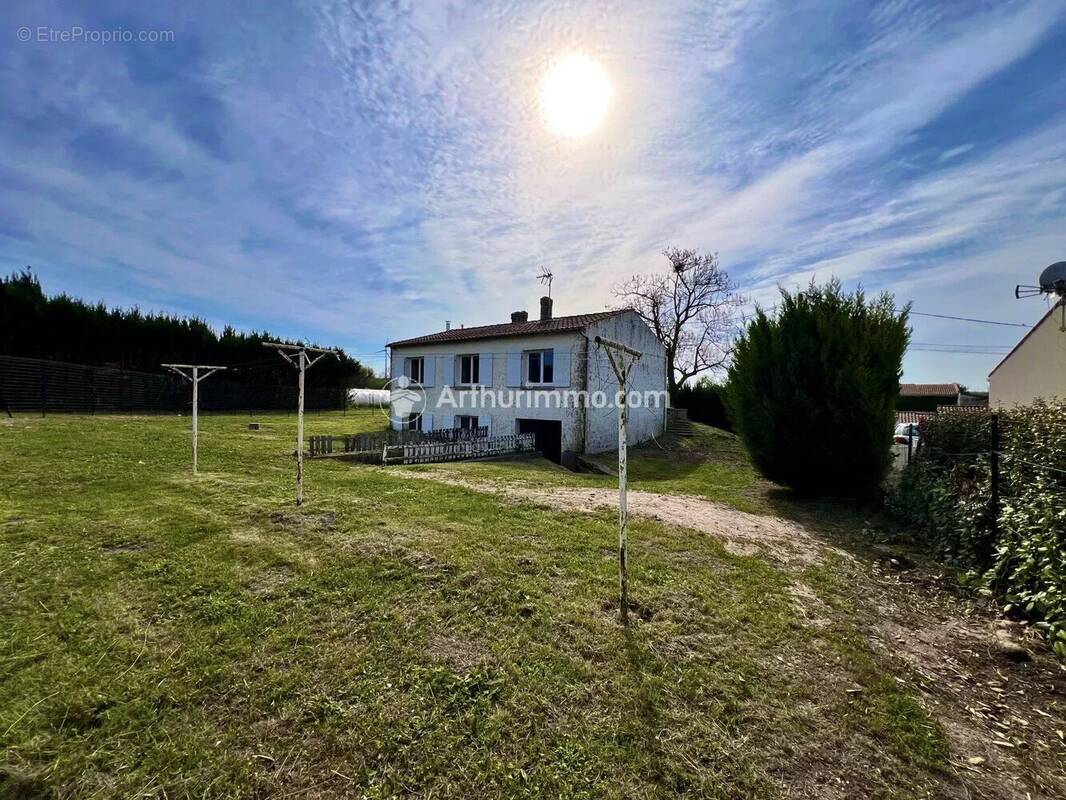 Maison à LES NOUILLERS