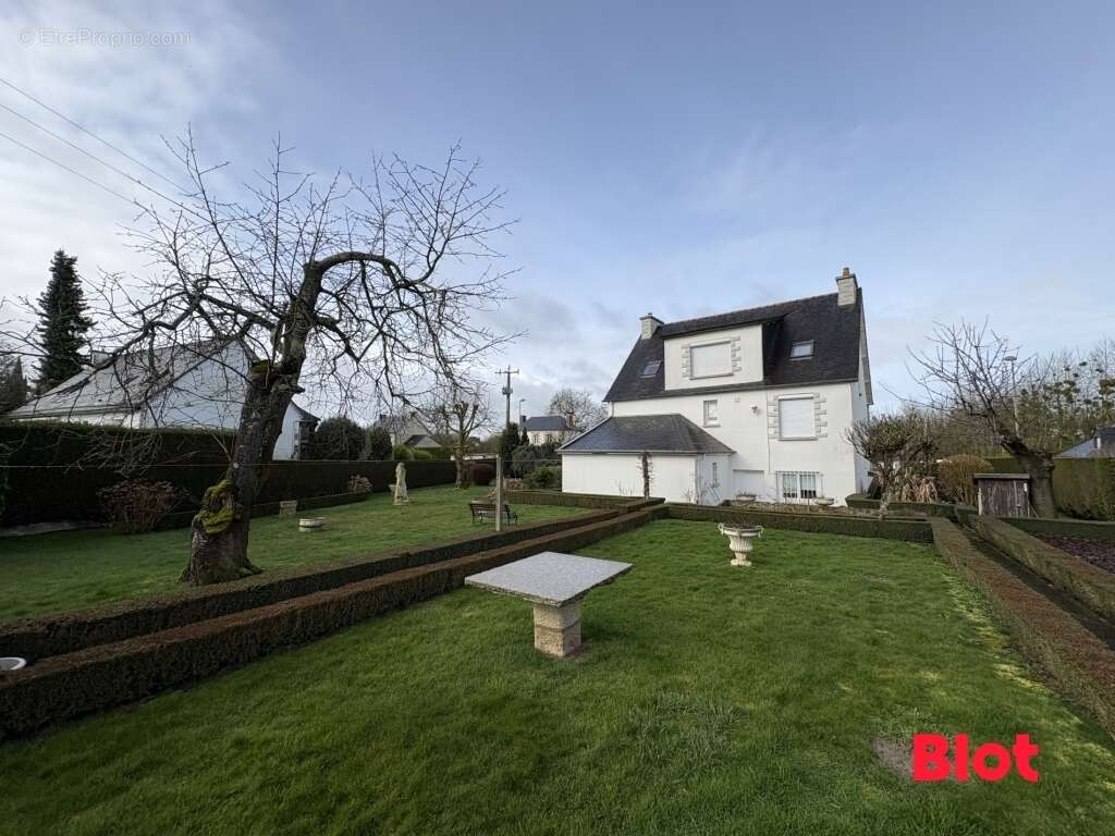 Maison à PLOUASNE