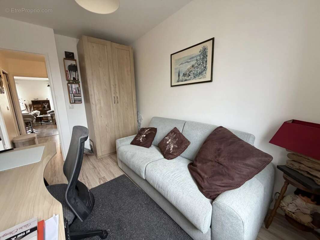 Appartement à LE MESNIL-SAINT-DENIS