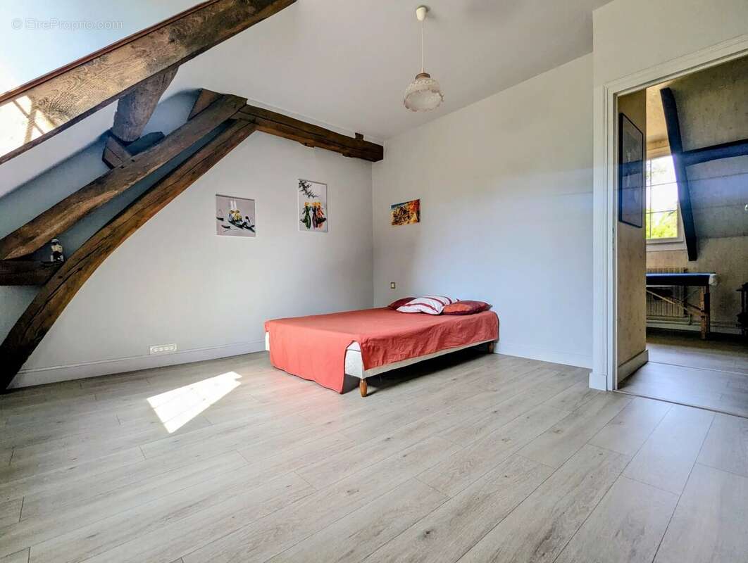 Maison de 218 m² sur une superbe parcelle de 15 948 m² - photo 14