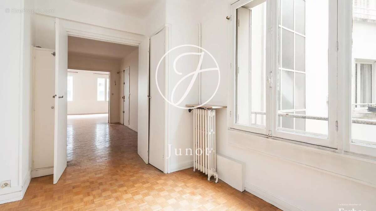 Appartement à PARIS-7E