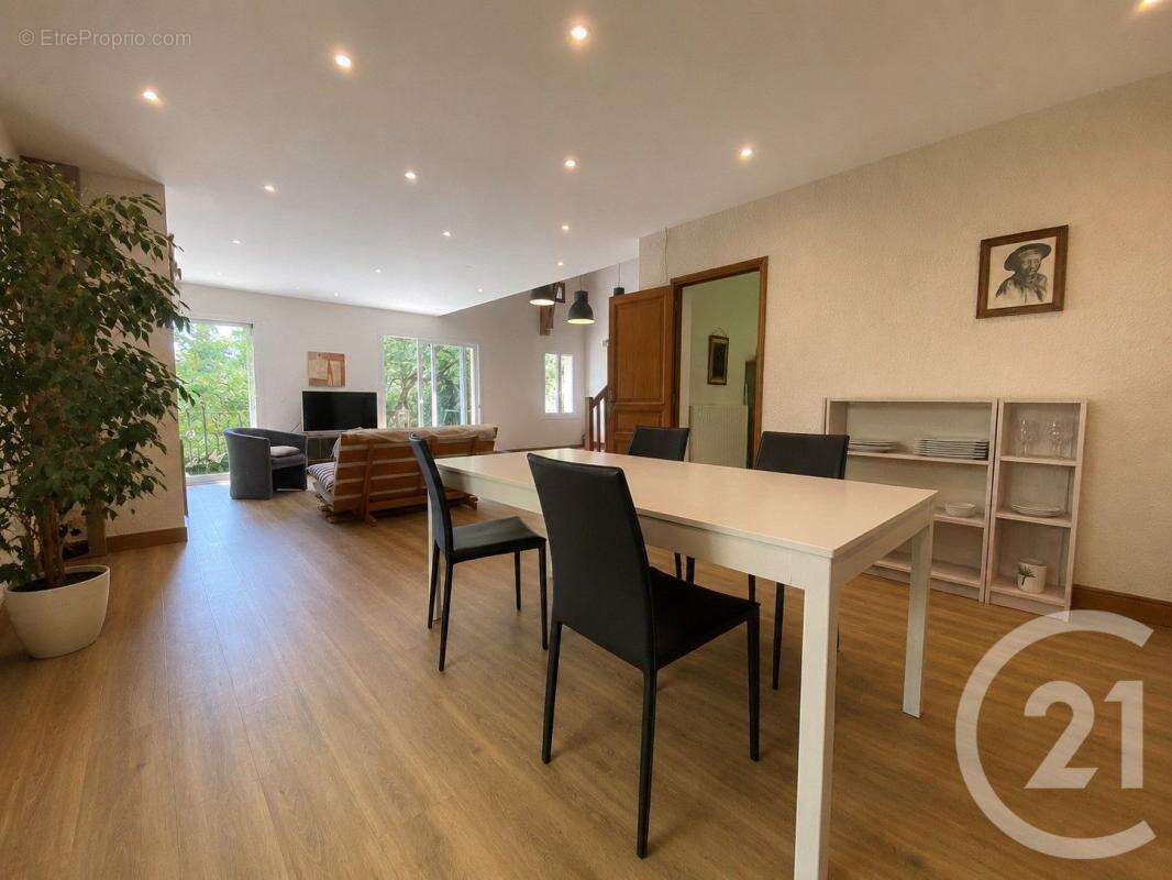 Maison 208 m² à Saint-Junien  - photo 4