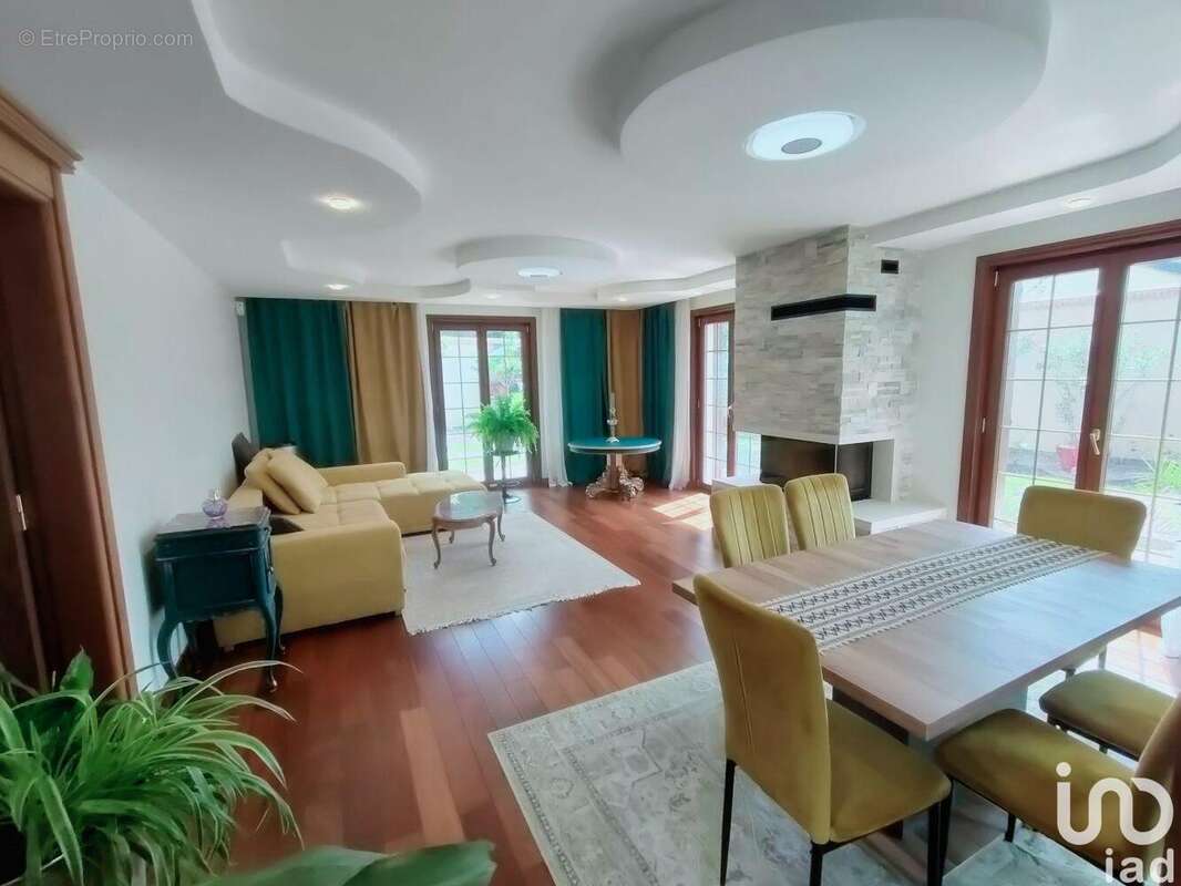 Maison 215 m² à Morangles  - photo 7