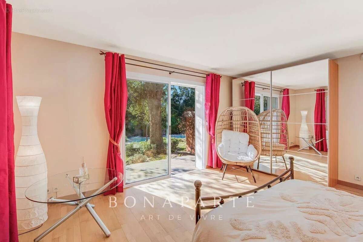 Véritable mas provençal au cœur d'une propriété de plus de 8000m² - photo 13