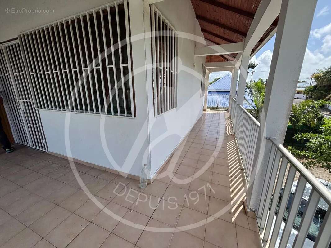 Maison à BAIE-MAHAULT