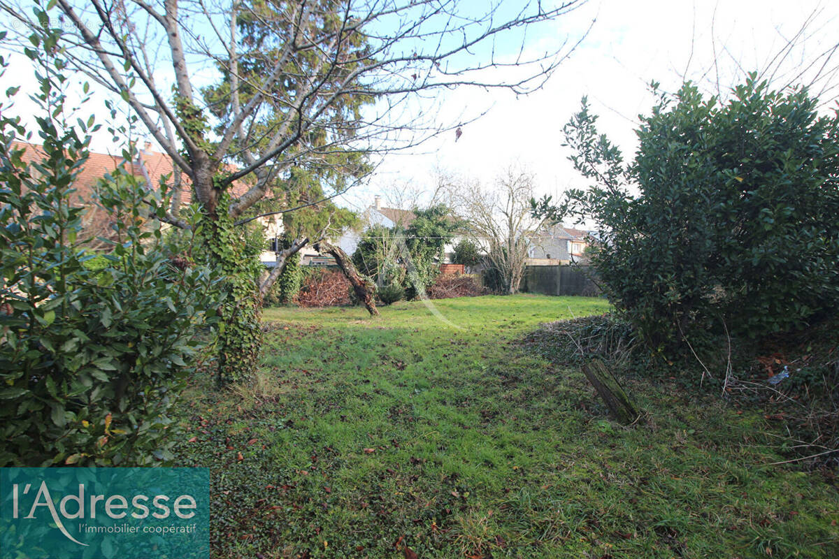 Terrain à VIRY-CHATILLON