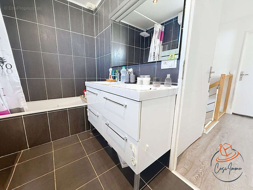 Maison à SAINT-GENIS-POUILLY