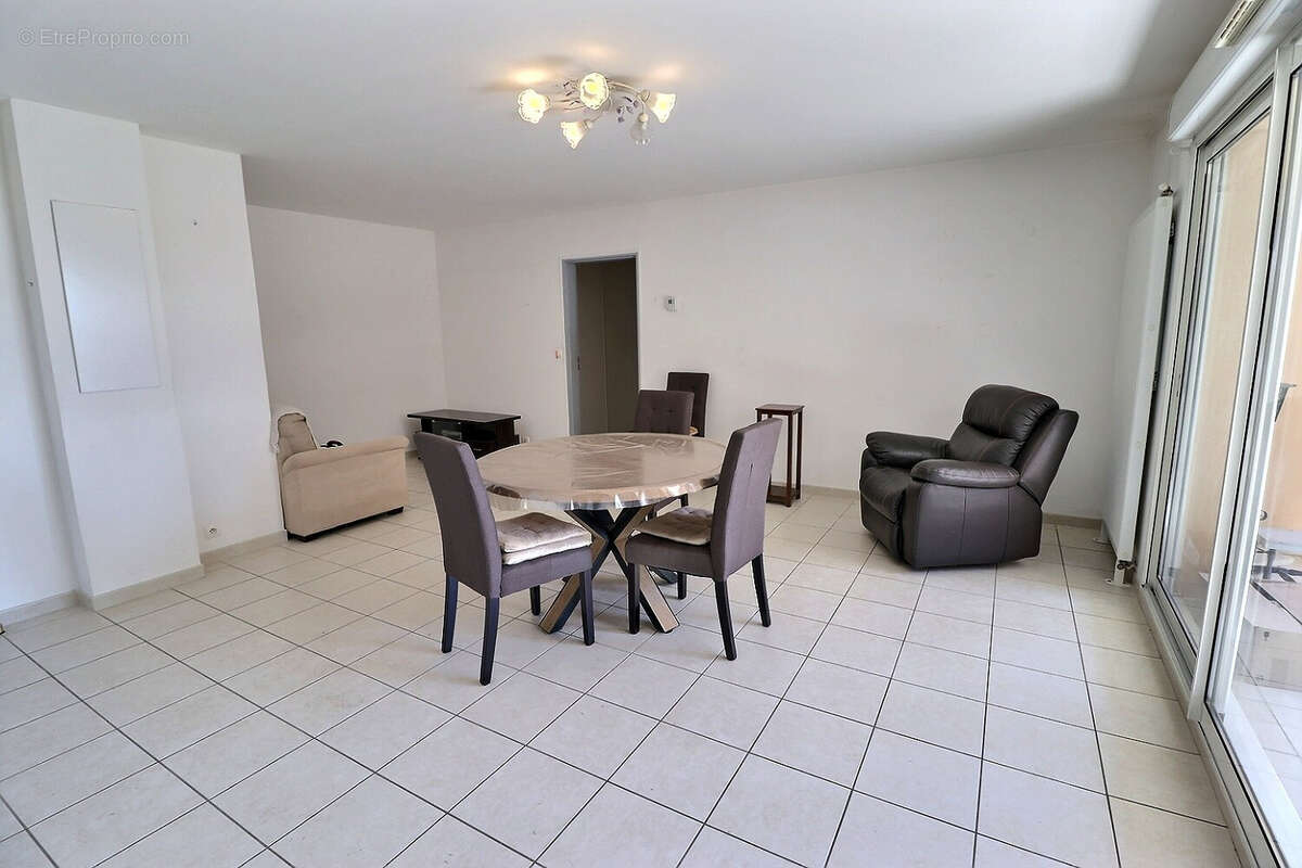 Appartement à ENTRAIGUES-SUR-LA-SORGUE