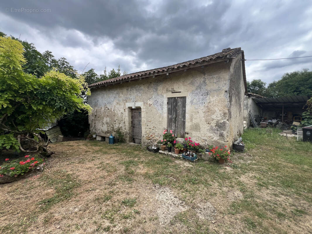 Maison à NAUJAN-ET-POSTIAC