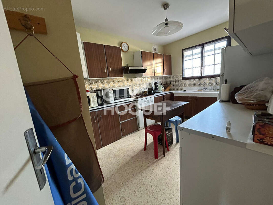 Maison à SAINT-LAURENT-DE-LA-SALANQUE