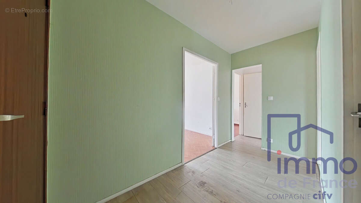 Appartement 66 m² à Saint-Etienne  - photo 7