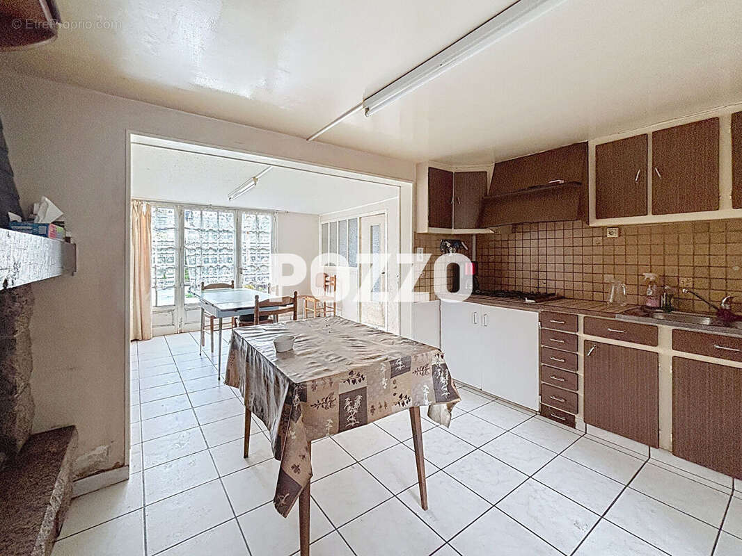 Commerce à SAINT-SAUVEUR-LENDELIN