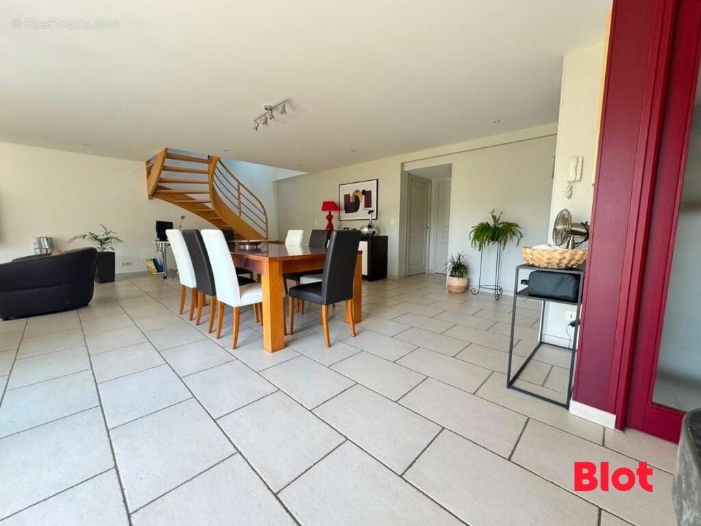 Maison 170 m² à Guichen  - photo 4