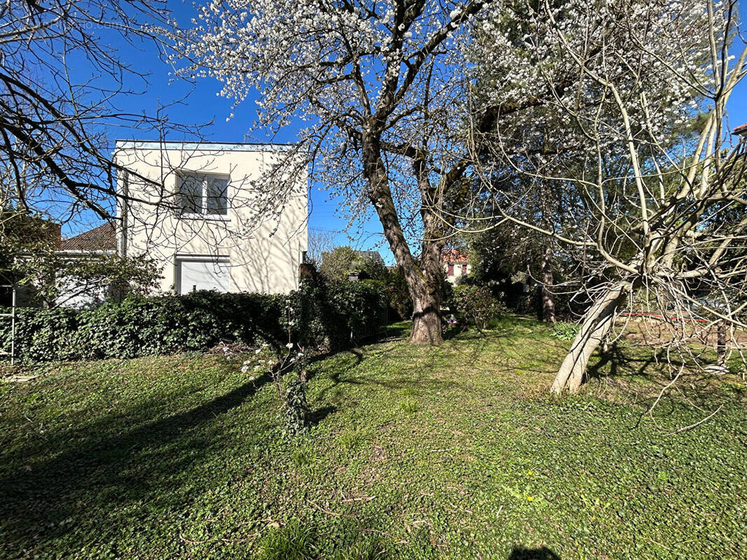 Appartement à L'HAY-LES-ROSES