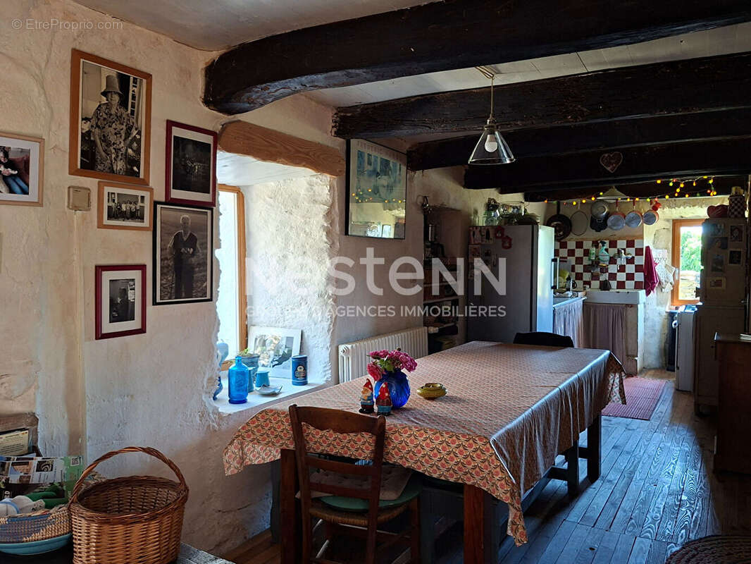 Maison à SAINT-FREZAL-DE-VENTALON