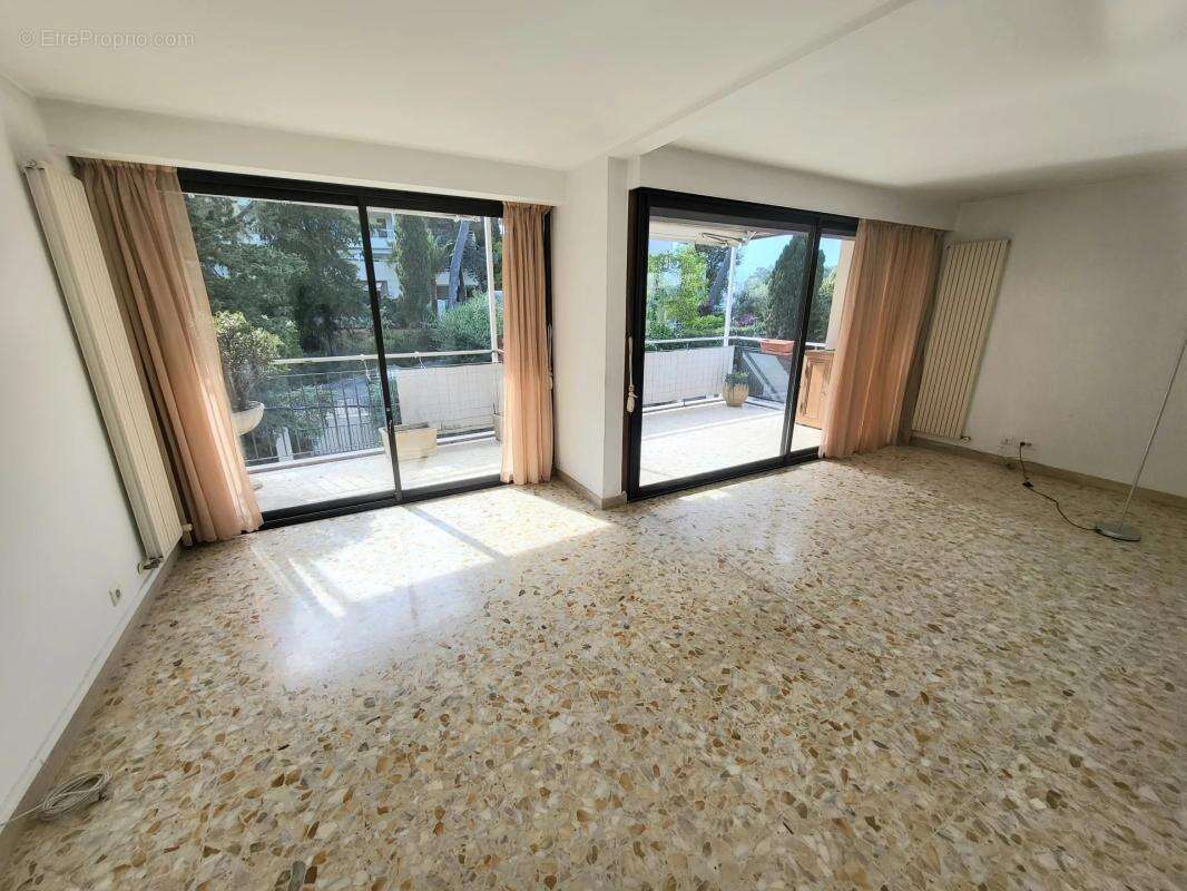 Appartement à LE CANNET