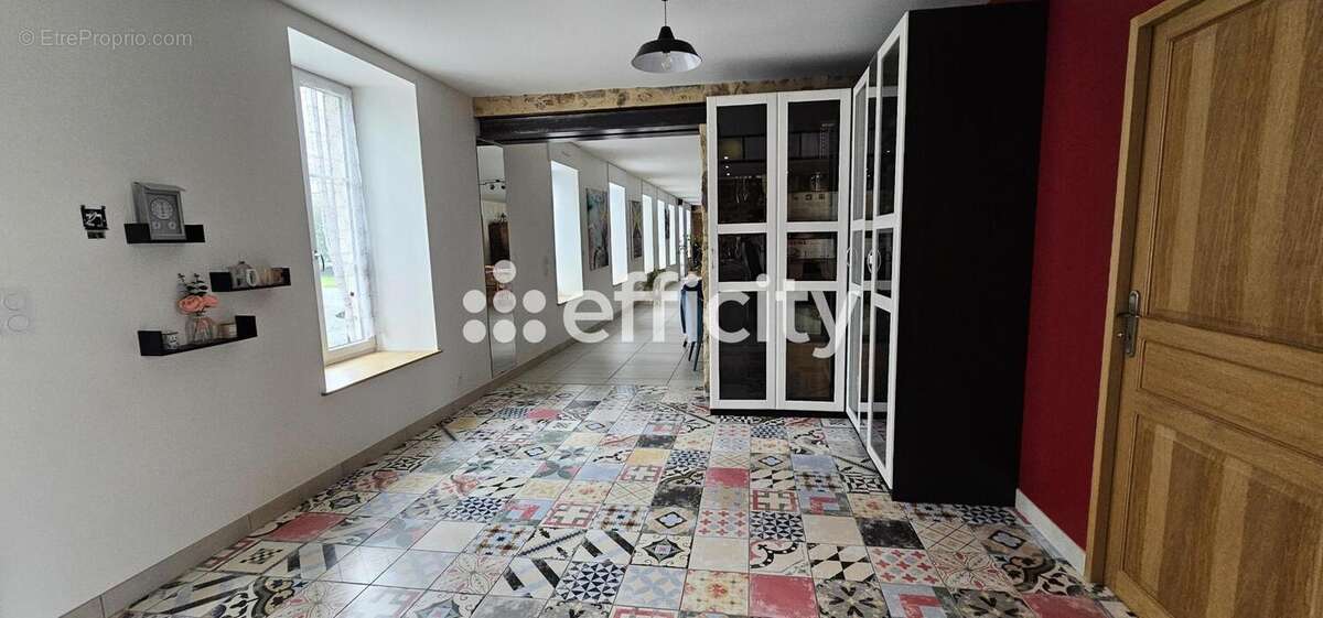 Maison 279 m² à Reffannes  - photo 4