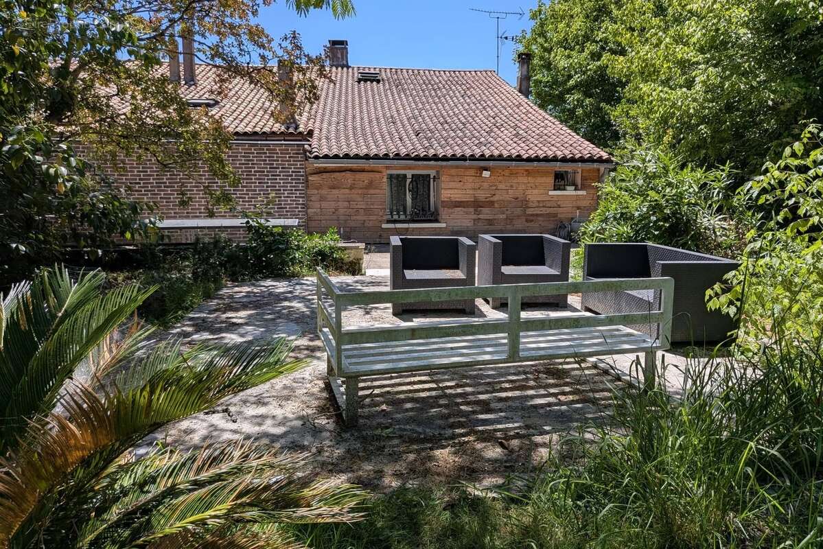 Maison 3 pièces - 105m2 - LESTIAC SUR GARONNE - photo 13