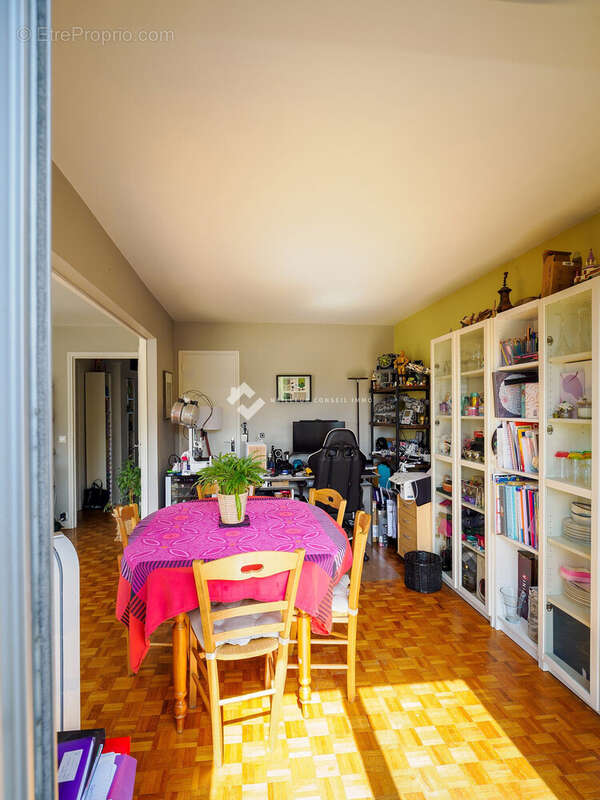 Appartement à LES PAVILLONS-SOUS-BOIS