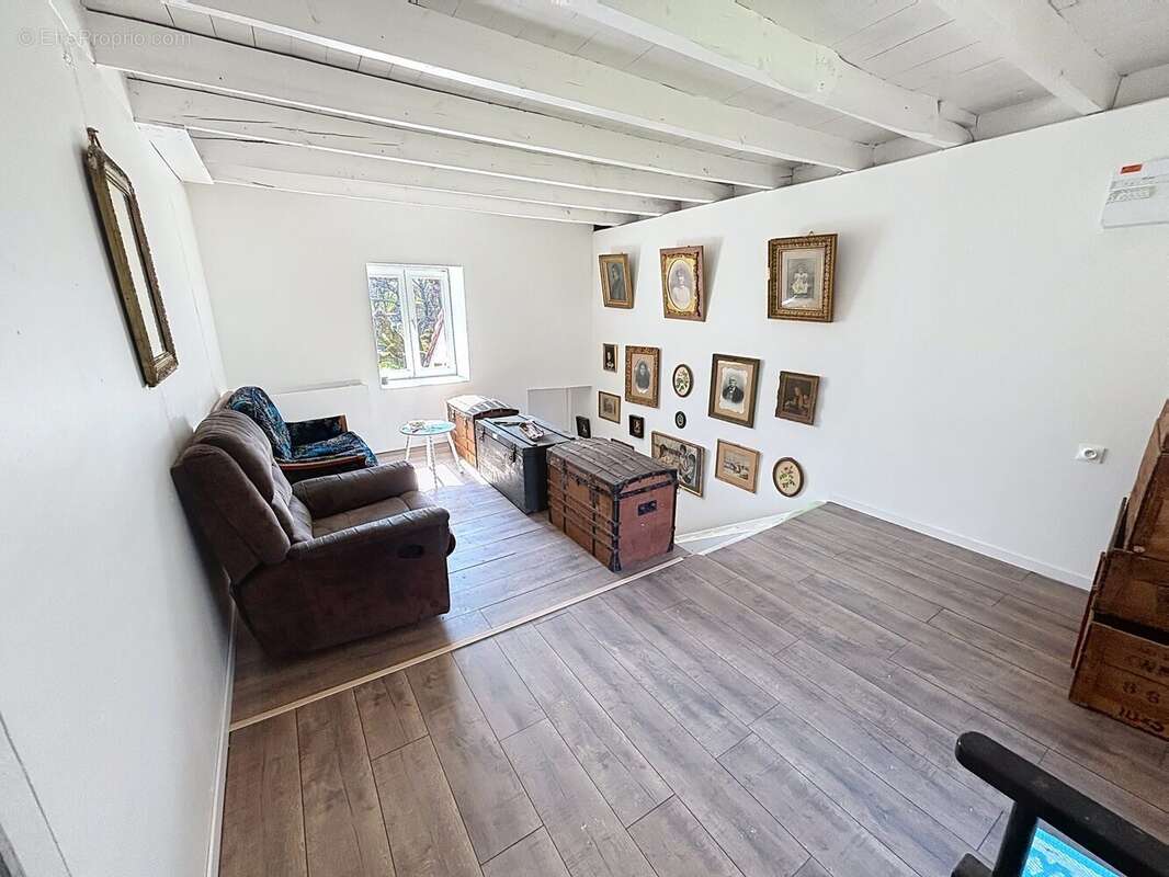 Maison à VELLEMINFROY