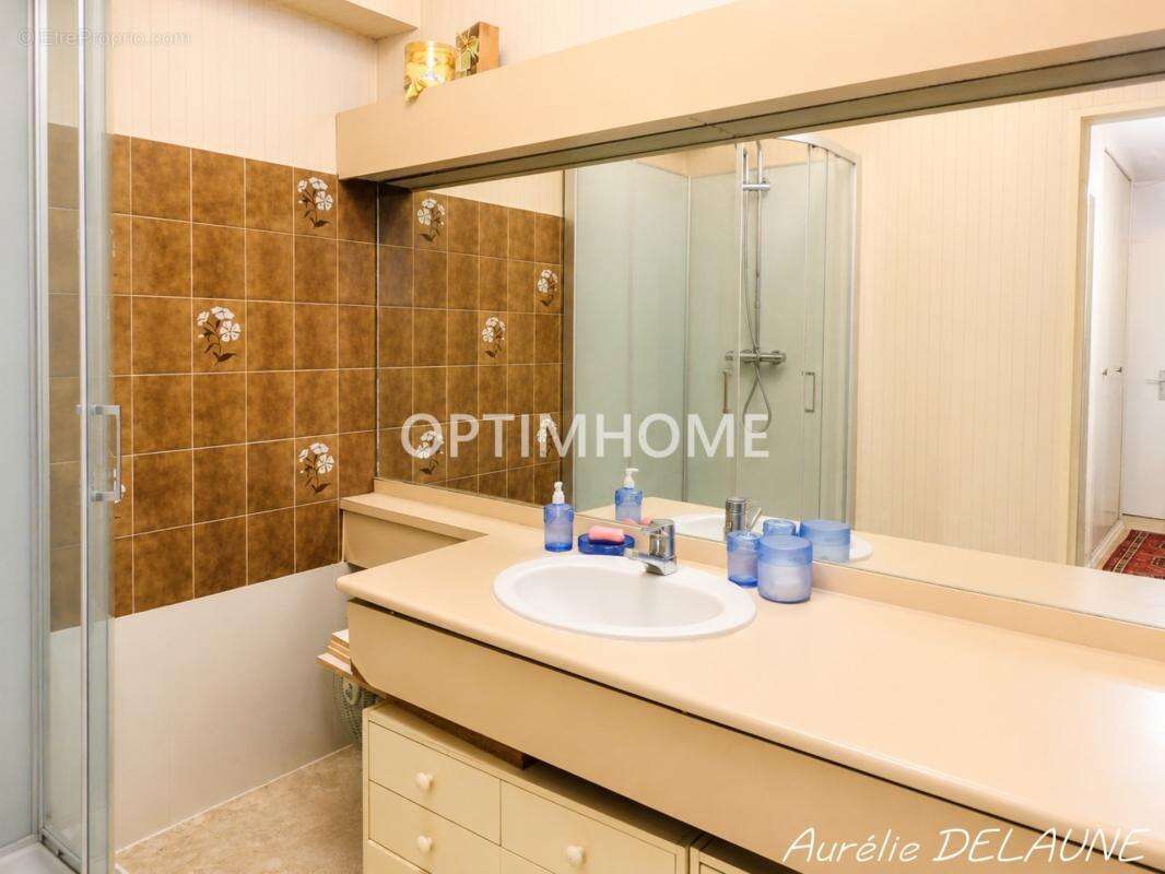 Appartement 92m2 - T4 - 2 chambres - Balcon - Cave - Box - Proche centre-ville et gare RER D - photo 9
