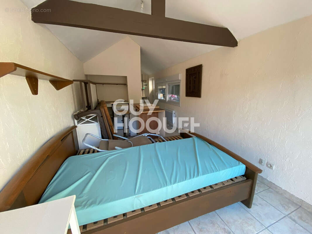 Maison à VENEUX-LES-SABLONS