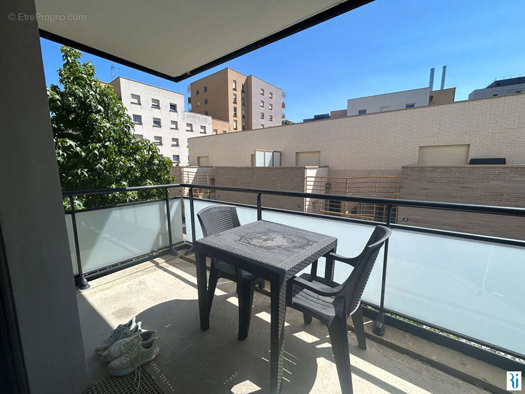 A vendre secteur Docks appartement F3 avec balcon et parking. - photo 4