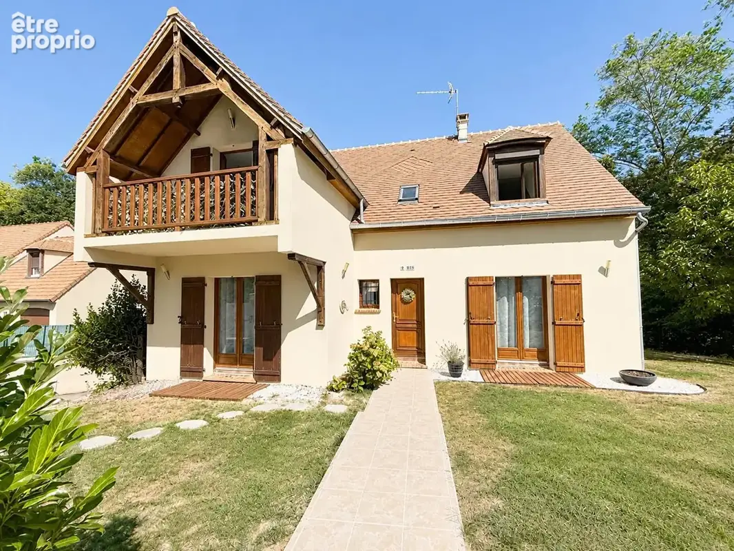 Maison à CONDE-SAINTE-LIBIAIRE