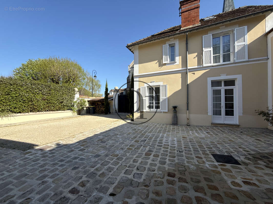 Maison à VULAINES-SUR-SEINE