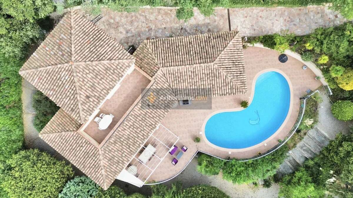 Maison à LES ISSAMBRES