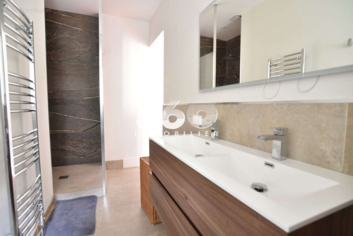 Appartement à AIX-LES-BAINS