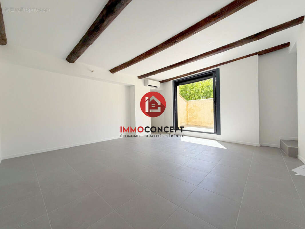 Appartement à LAUDUN-L'ARDOISE