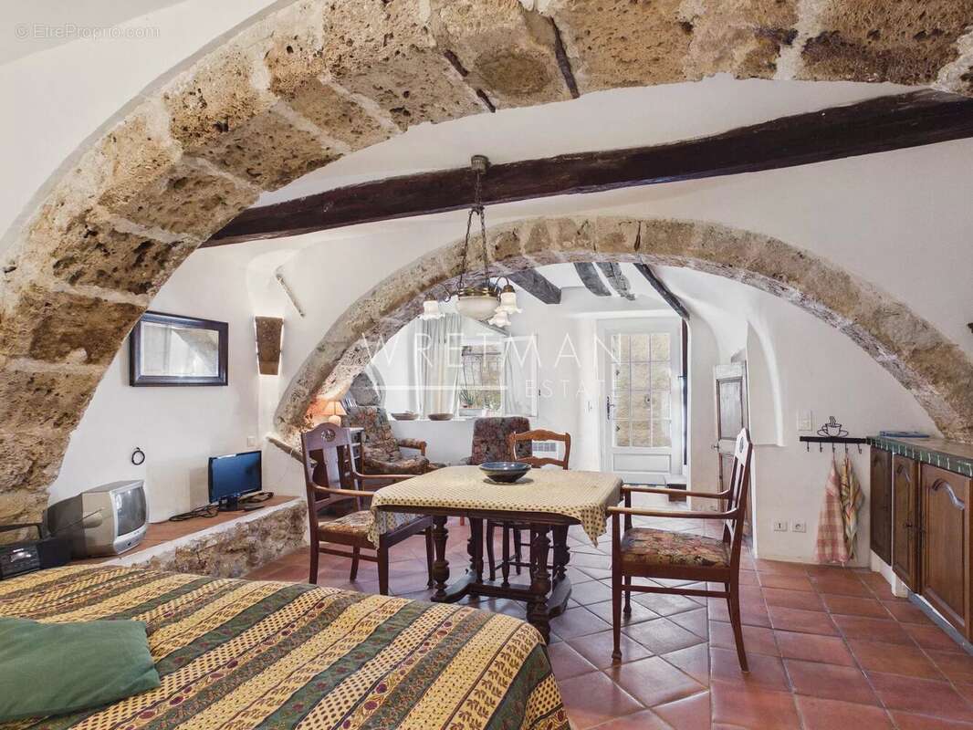Maison à COTIGNAC