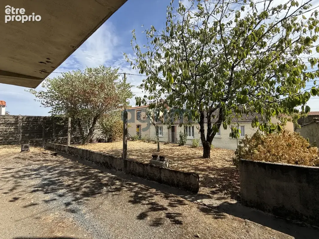 Maison sur sous-sol - 3 Chambres - Montaigu - Jardin clos - Terrasse - photo 3