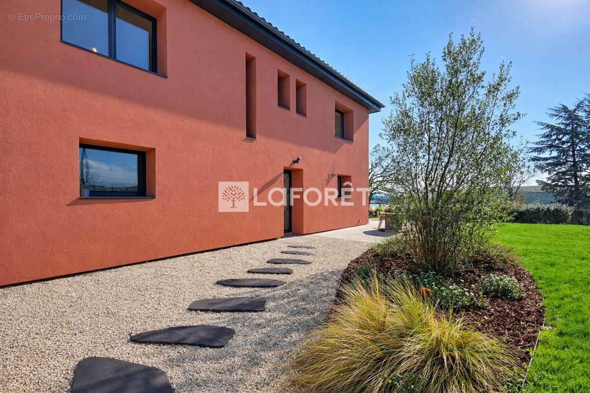 Maison à POLLIAT