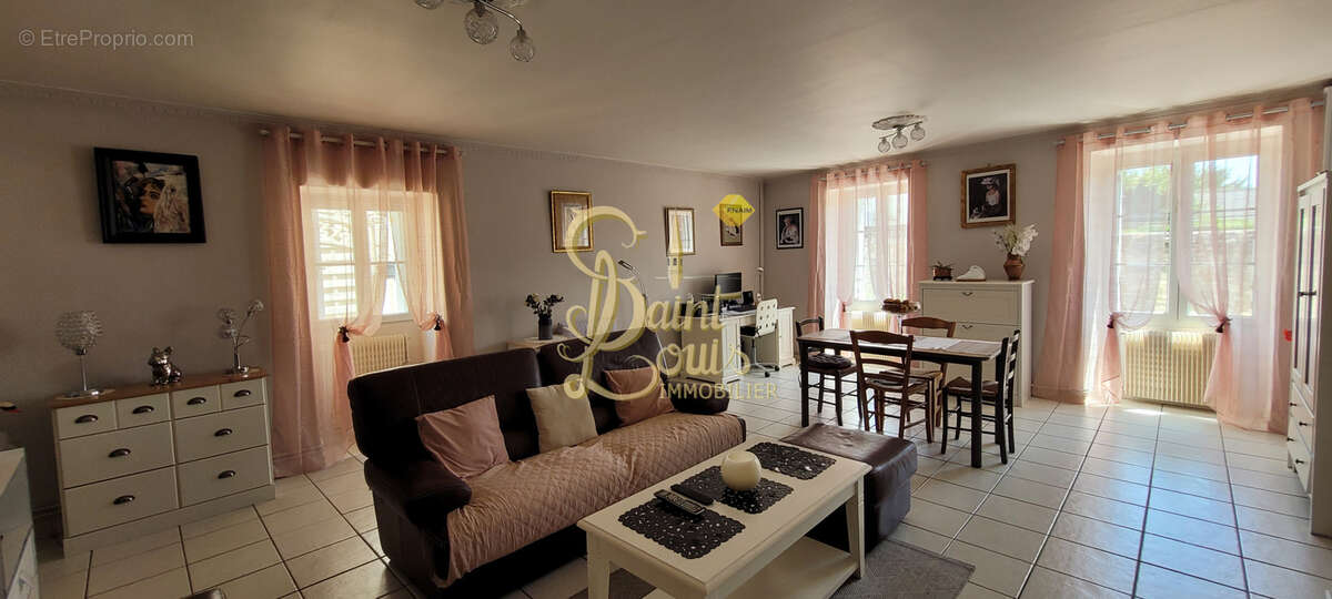 Maison à CHAMPIGNY-SUR-VEUDE