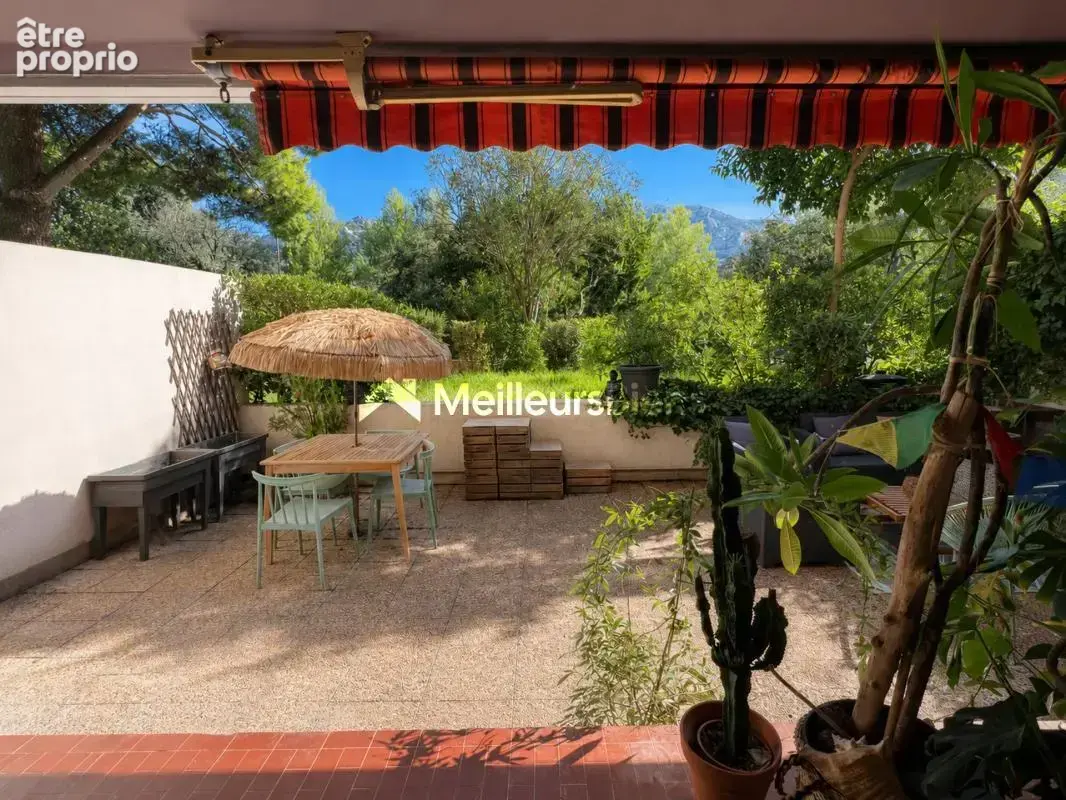 T4/T5 d’exception en rez-de-jardin avec vue dégagée de 108 m² à Marseille 13008 - photo 2