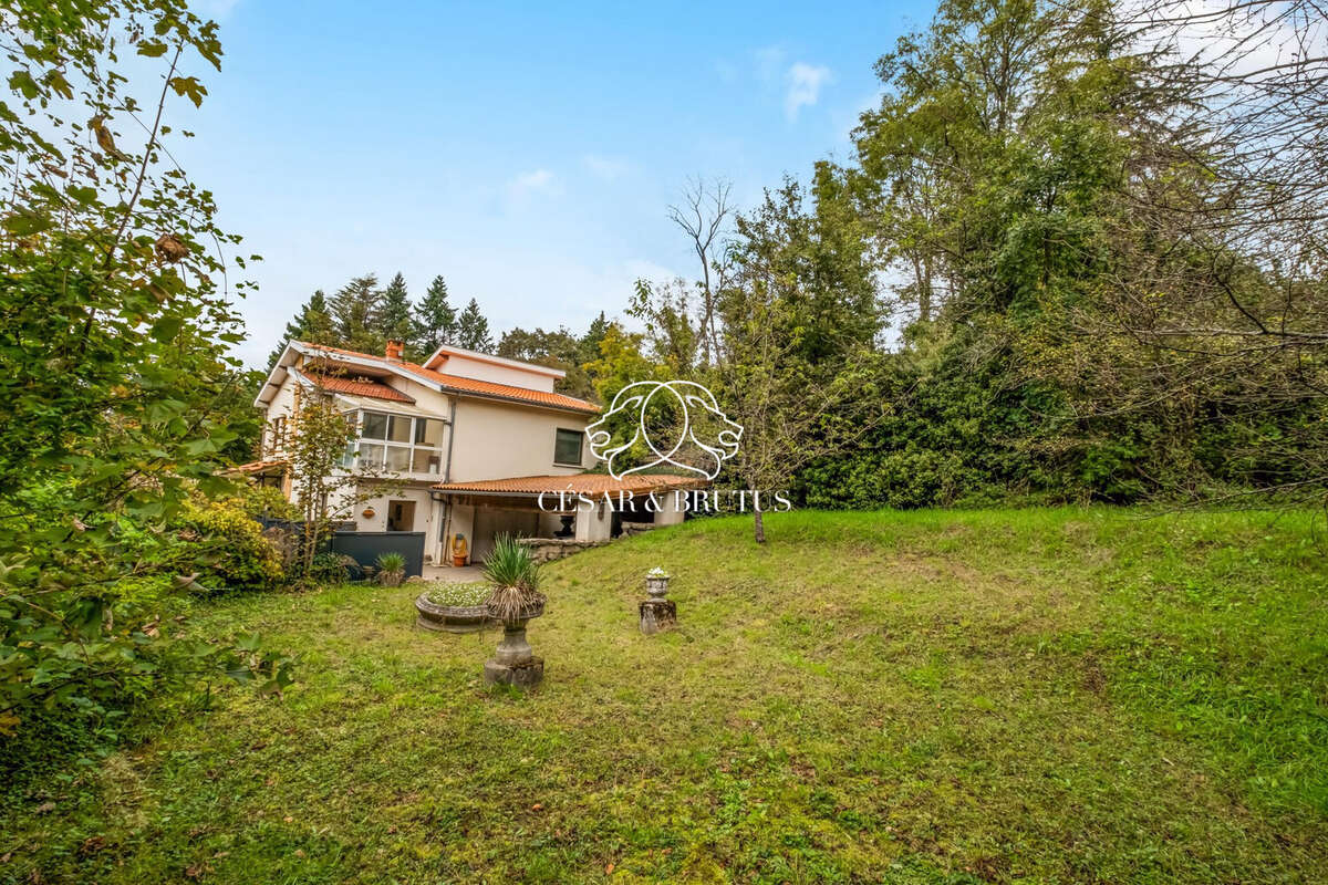 Maison 214 m² à Vienne  - photo 2