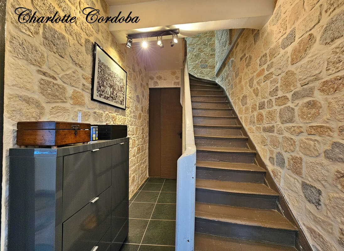 Maison de caractère en pierre – Volumes généreux au cœur de Sérignac-sur-Garonne - photo 3