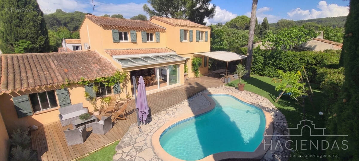 Maison à VENTABREN