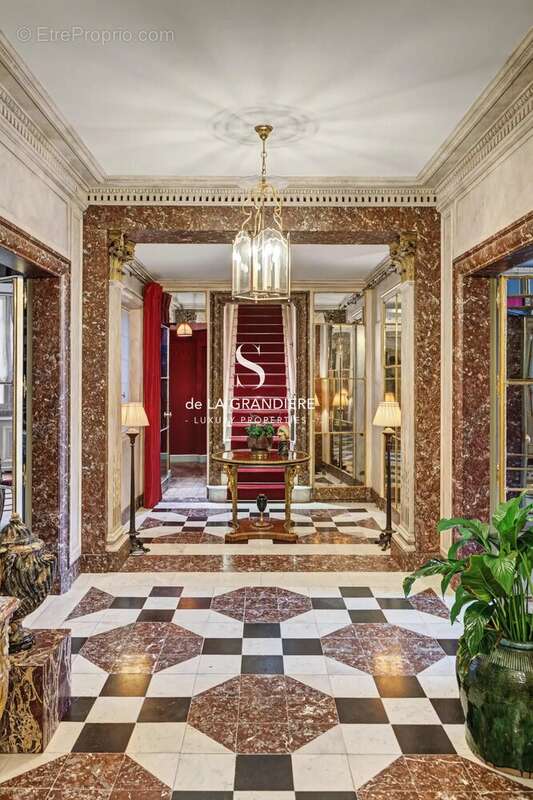 Appartement à PARIS-16E