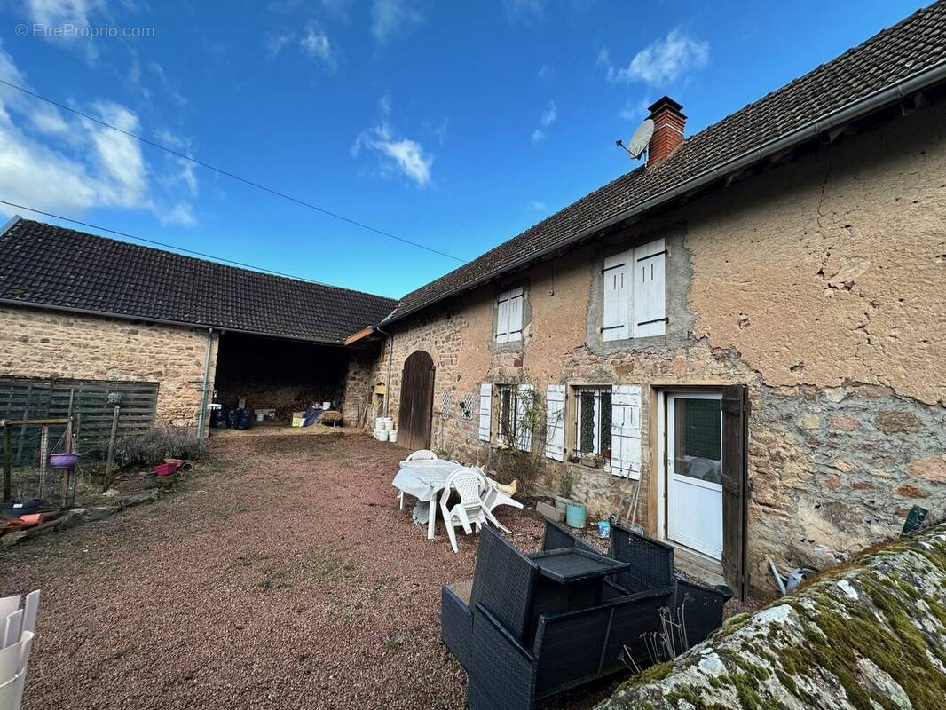 Maison à AIGUEPERSE