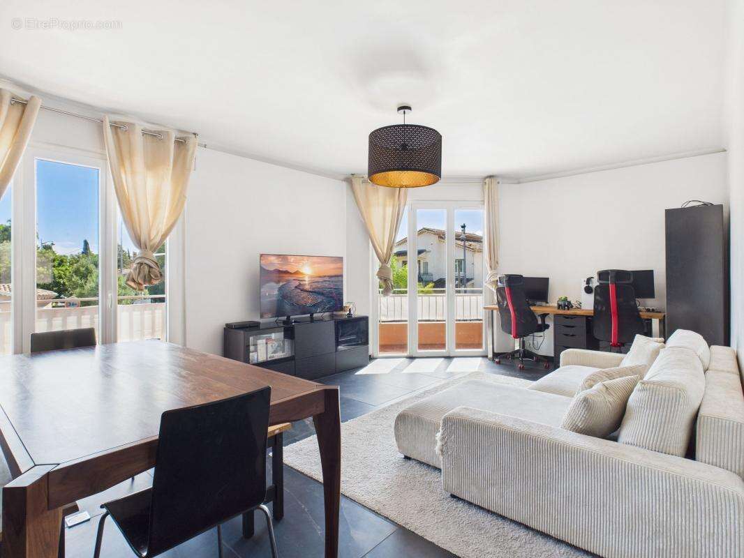 Appartement à MANDELIEU-LA-NAPOULE