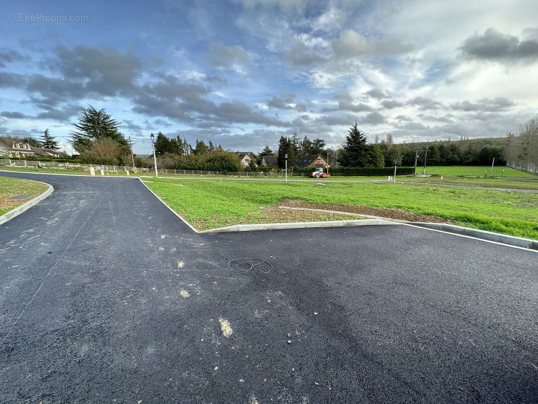 Terrain à bâtir viabilisé de 812 m2 à 1513 m2 dans un bel environnement à 18 min de Houdan / 5 min de Dreux - photo 2