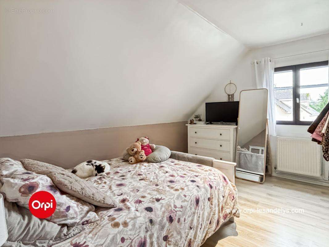 Maison à COURCELLES-SUR-SEINE