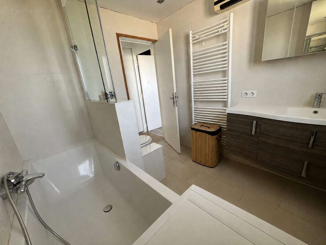 Appartement 66 m² à Les Clayes-Sous-Bois  - photo 9