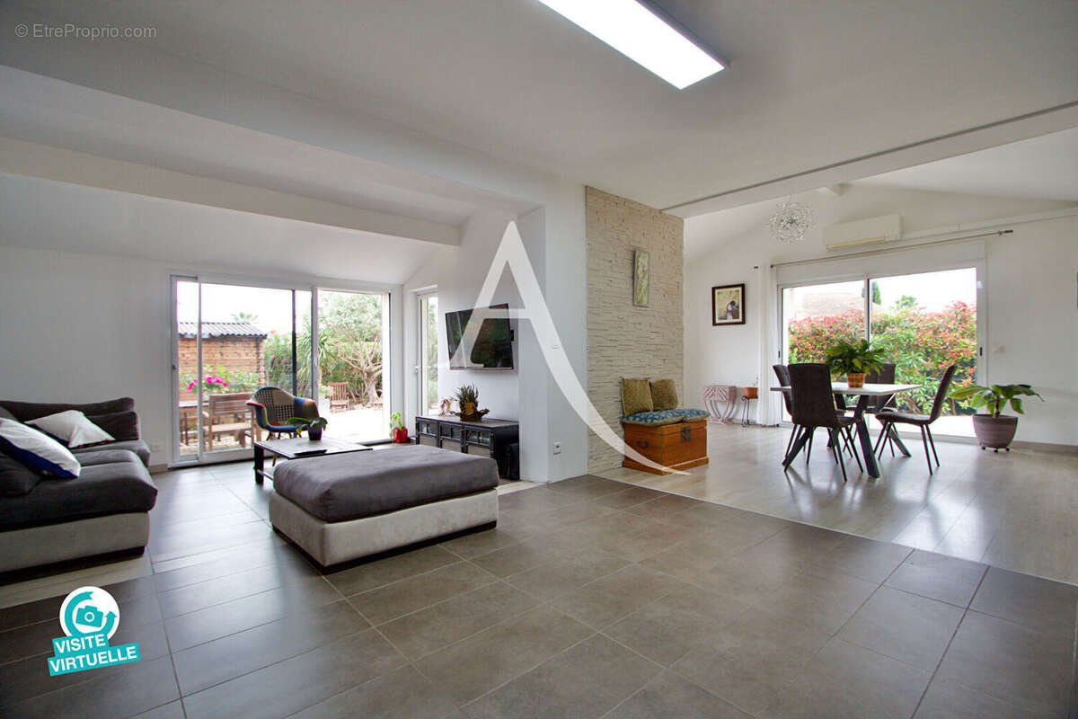 Maison à VIC-LA-GARDIOLE